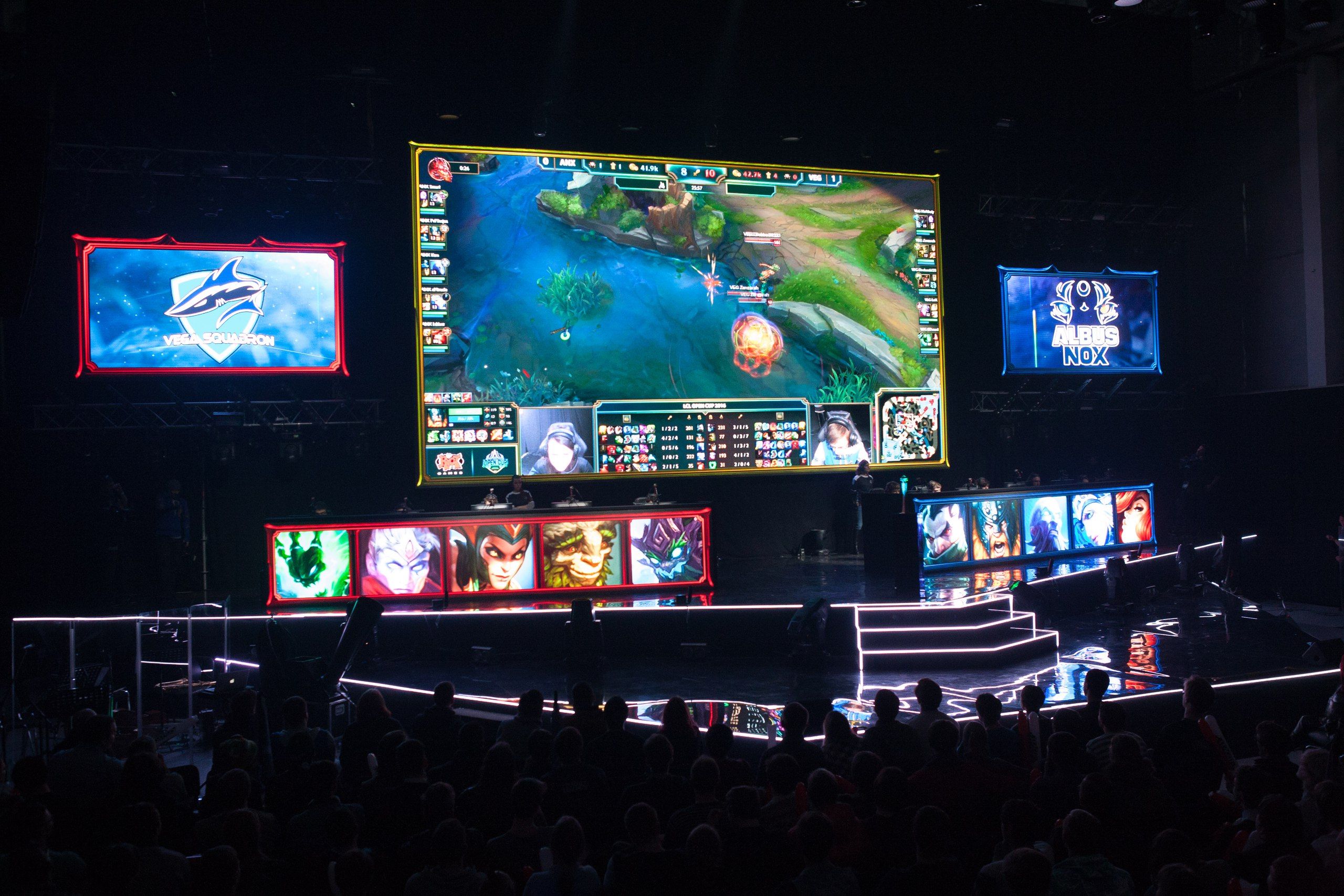 王濛直播怒摔话筒:这滑的是啥玩意儿?我签生死状都能给你们再整两块金牌回来!(图1)